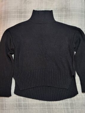 Black Turtleneck Ribbed Hem Women’s Sweater Size Small 4-6